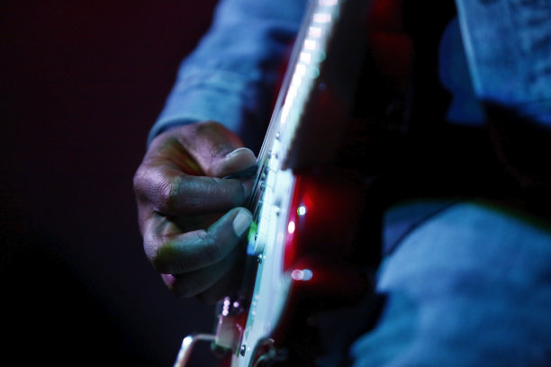 吉他手的特写图片下载