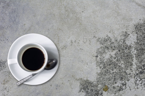 俯视图的一杯咖啡在水泥背景图片下载