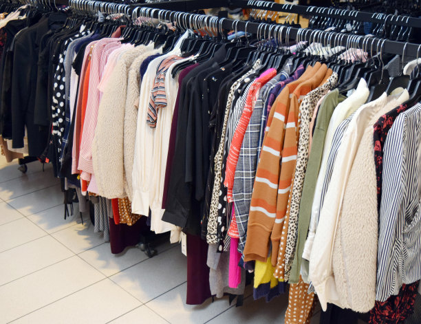 时装店里的衣架图片下载