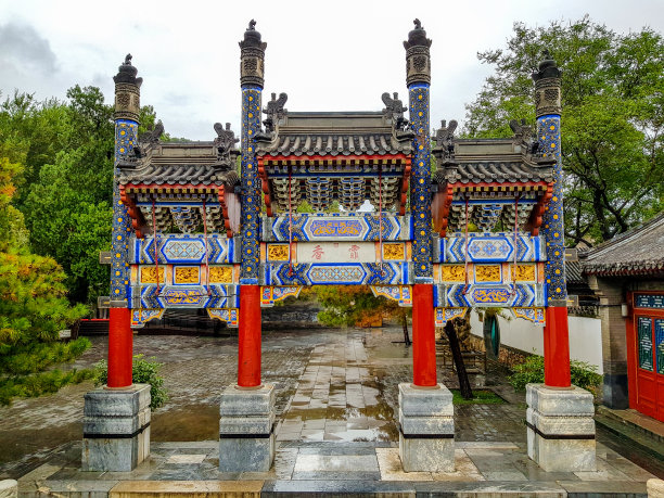 中国北京颐和园的牌坊素材图片