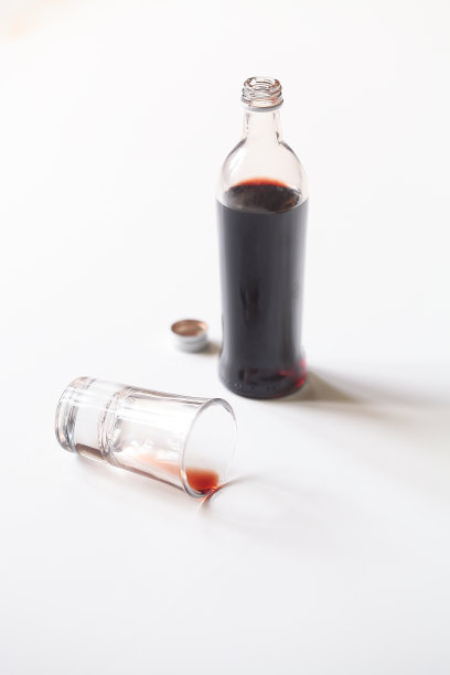 自制的樱桃糖浆/利口酒图片下载