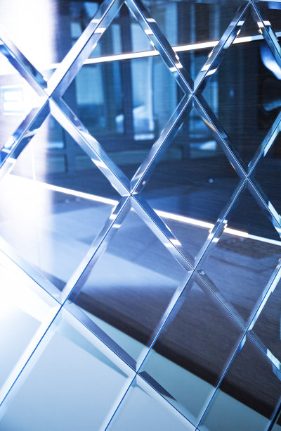 玻璃，镜面反射形状和阴影。特写镜头的细节。图片下载