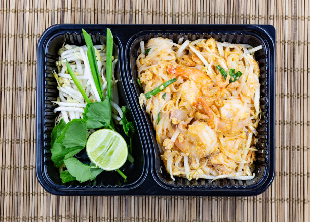 塑料黑盒子装的泰式外卖食品图片下载