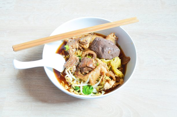 苦瓜面炖鸡翅图片下载