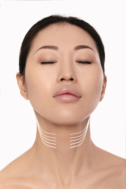 脸上有箭的亚洲女人。脖子解除的概念。图片下载