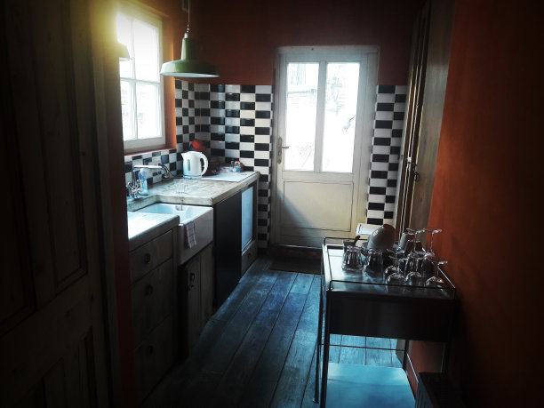 阁楼厨房内部图片下载