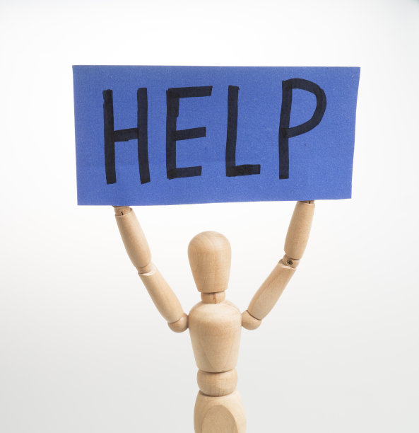 帮助-木制人形娃娃举起“帮助”图片下载