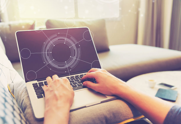 有使用笔记本电脑的人的技术圈图片下载