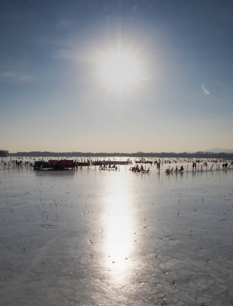 最大的湖叫昆明湖。它在避暑山庄的前面。图片下载