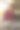 漂亮的年轻女子在红色衬衫和牛仔裤摆姿势户外图片下载