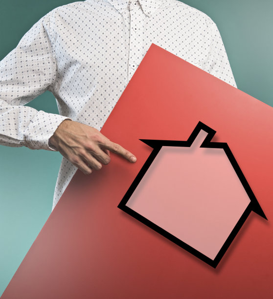 临时商人拿着房子形状的板(点击查看更多)图片下载