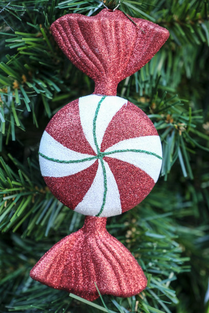 圣诞树装饰图片下载