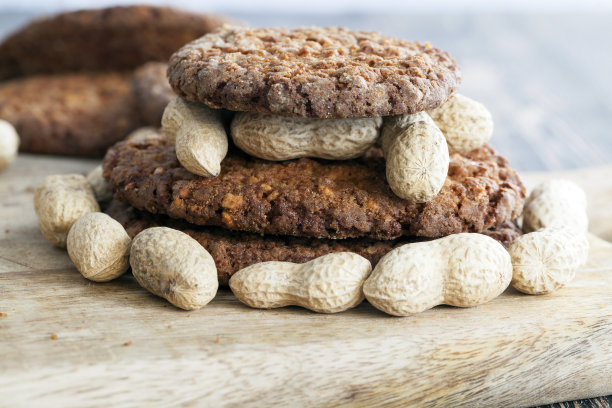 燕麦饼干和碎花生图片下载