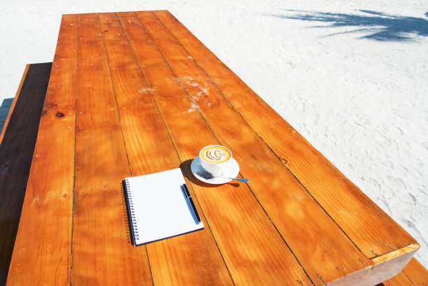 热带海滩的咖啡休息时间图片下载