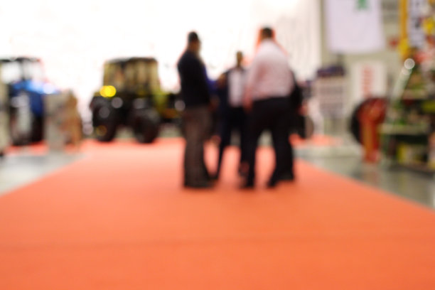 一群人在活动中谈着商务会议的背景模糊了图片下载