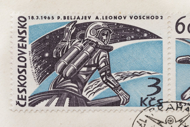 邮票插图的第一个宇航员在太空俄罗斯阿列克谢列昂诺夫1965图片下载