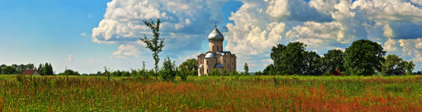 夏季景观与古老的东正教教堂图片下载