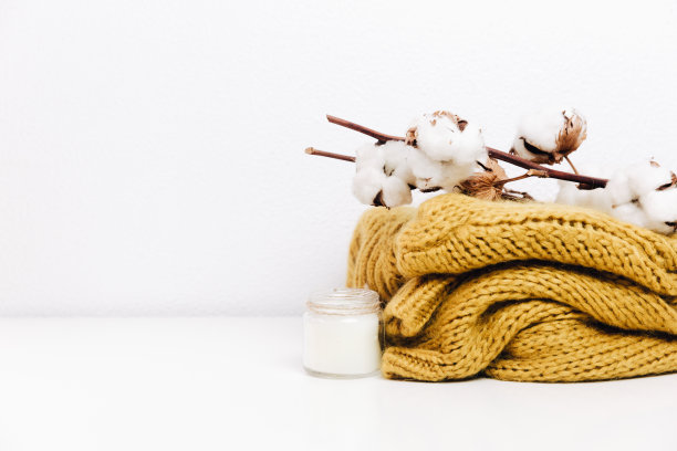 简单的生活方式组成与棉和温暖的毛衣图片下载