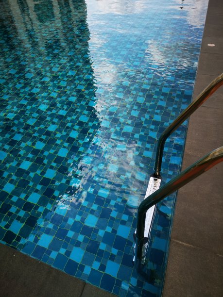 游泳池瓷砖背景-图片下载