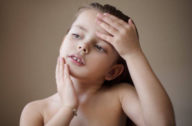 多愁善感的人的皮肤。图片下载