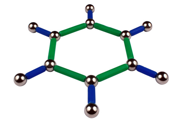 苯环分子形状的钢球和棒子，孤立在白色背景上图片下载