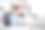 严肃的年轻女性穿着正式的工作与文件在现代工作站。图片下载