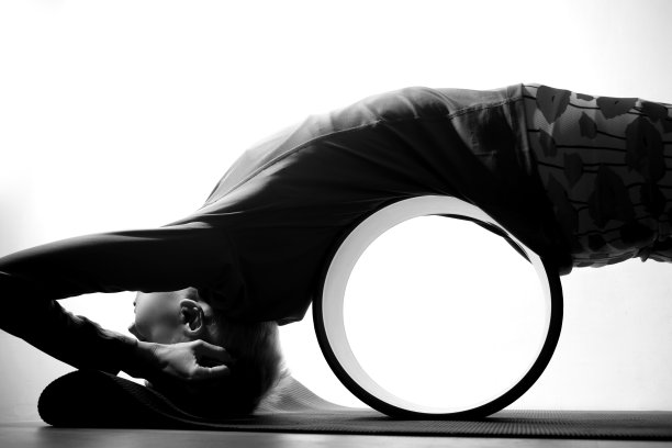 瑜伽的女孩图片下载