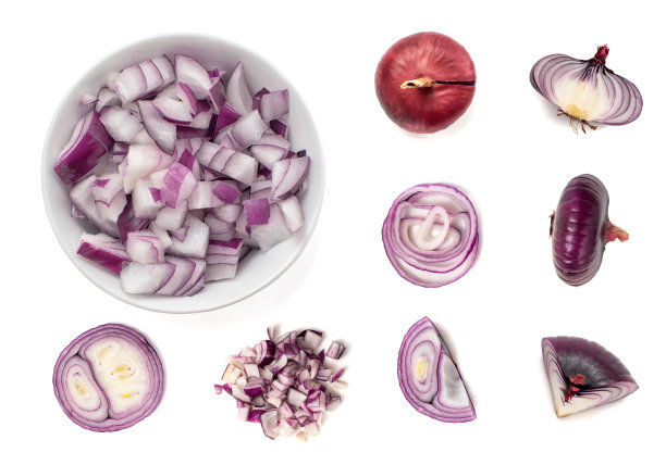 用红洋葱切片，切成两半，孤立地放在白色背景上图片下载