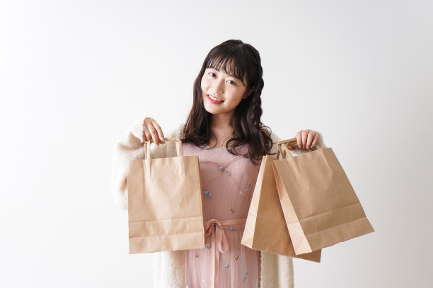 年轻女人购物图片下载