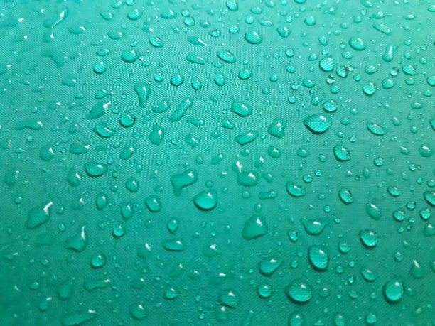 滴在塑胶布上。图片下载