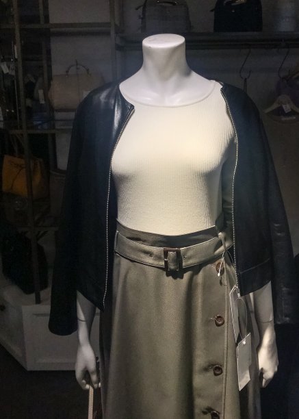 就像穿着皮夹克的无头人体模型图片下载