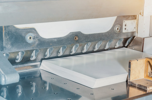 大型电子裁纸刀，用于印刷图片下载