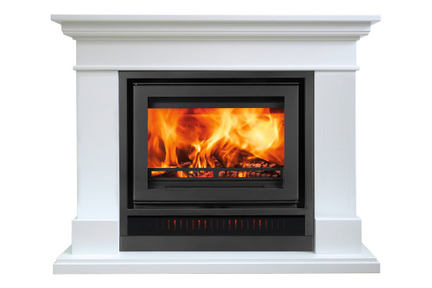 燃烧的白色壁炉孤立在白色背景图片下载