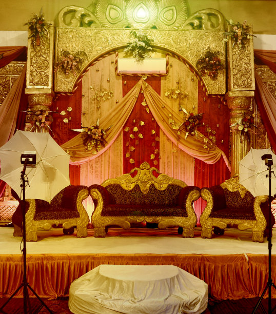 婚礼新人舞台在宴会厅图片下载