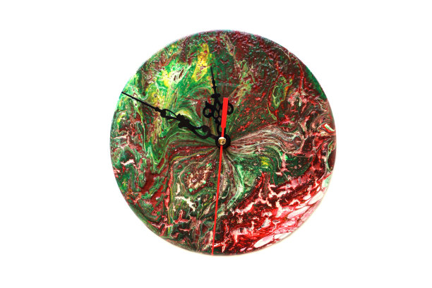 DIY时钟抽象充满活力的水彩丙烯酸浇注技术波浪大理石上的黑胶唱片隔离在白色背景图片下载