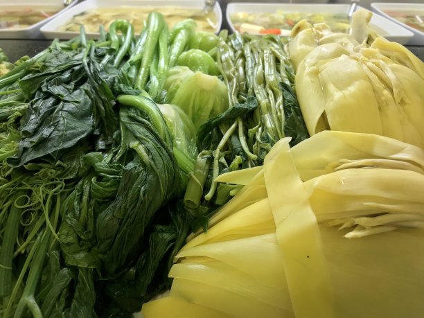 煮熟的蔬菜和辣椒酱一起吃，这是泰国的传统食物图片下载