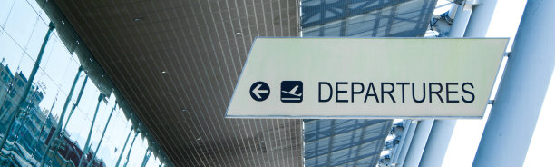 机场离开的迹象。抽象的现代机场室内定向标志图片下载