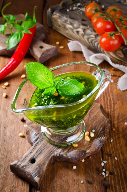 绿酱香蒜酱配松子图片下载