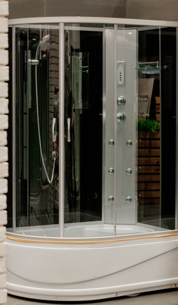 浴室角落的现代大淋浴房图片下载