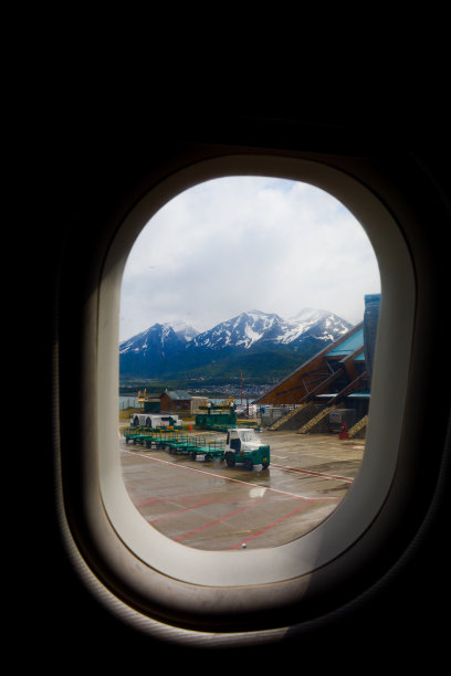 从飞机窗口看到的乌斯怀亚机场图片下载
