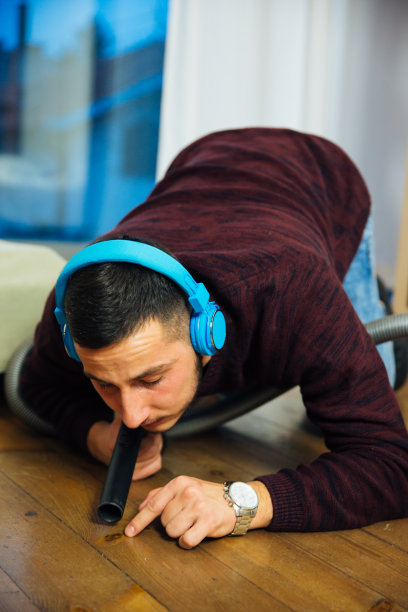 该清理木地板了图片下载