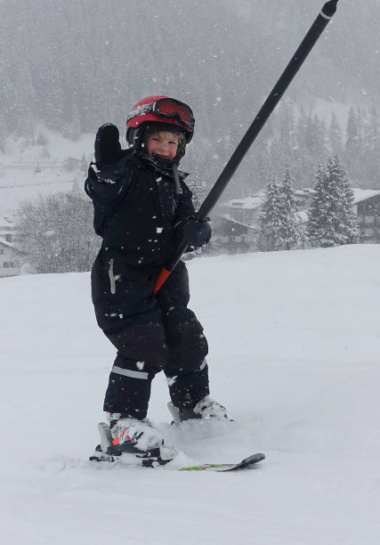 儿童滑雪图片下载