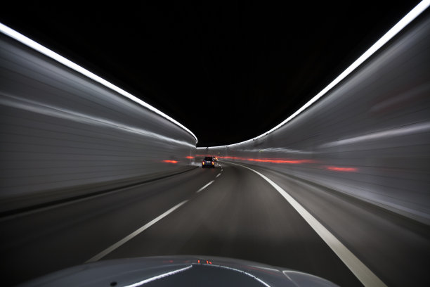 晚上的快车图片下载