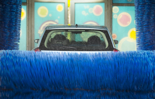 自动洗车动作，洗车干净，刷毛。软焦点图片下载