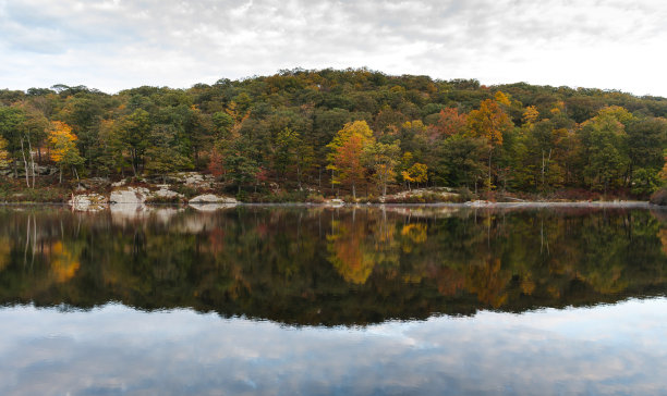 秋季湖倒影图片下载