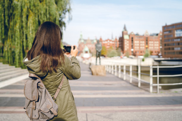 游客在海芬市拍摄照片图片下载