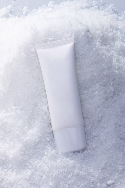 化妆品管容器上的雪图片下载