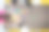 孩子们在玩五颜六色的玩具。图片下载