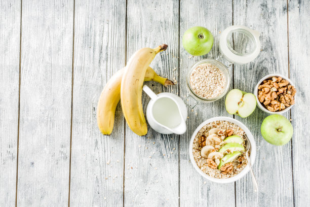 健康的早餐燕麦，坚果和水果图片下载