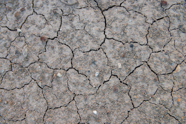 干旱，地面开裂，没有热水，缺乏水分。干裂地面，干裂表面，干旱地区土壤干燥图片下载